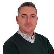 Laureato in disegno industriale della comunicazione impartisce lezioni di software grafici e nozioni di comunicazione aziendale